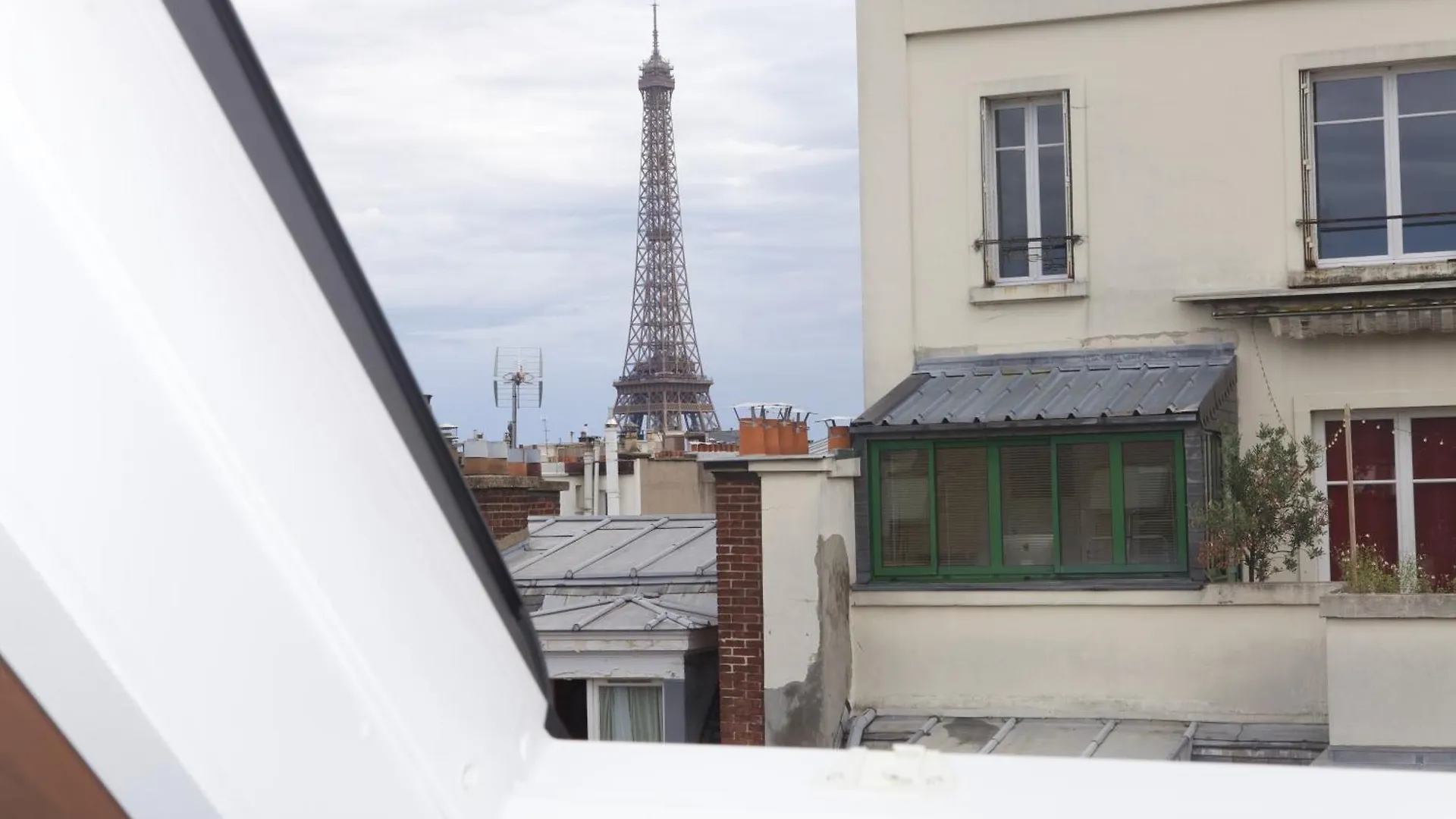 Eiffel Tower - Passy Paris